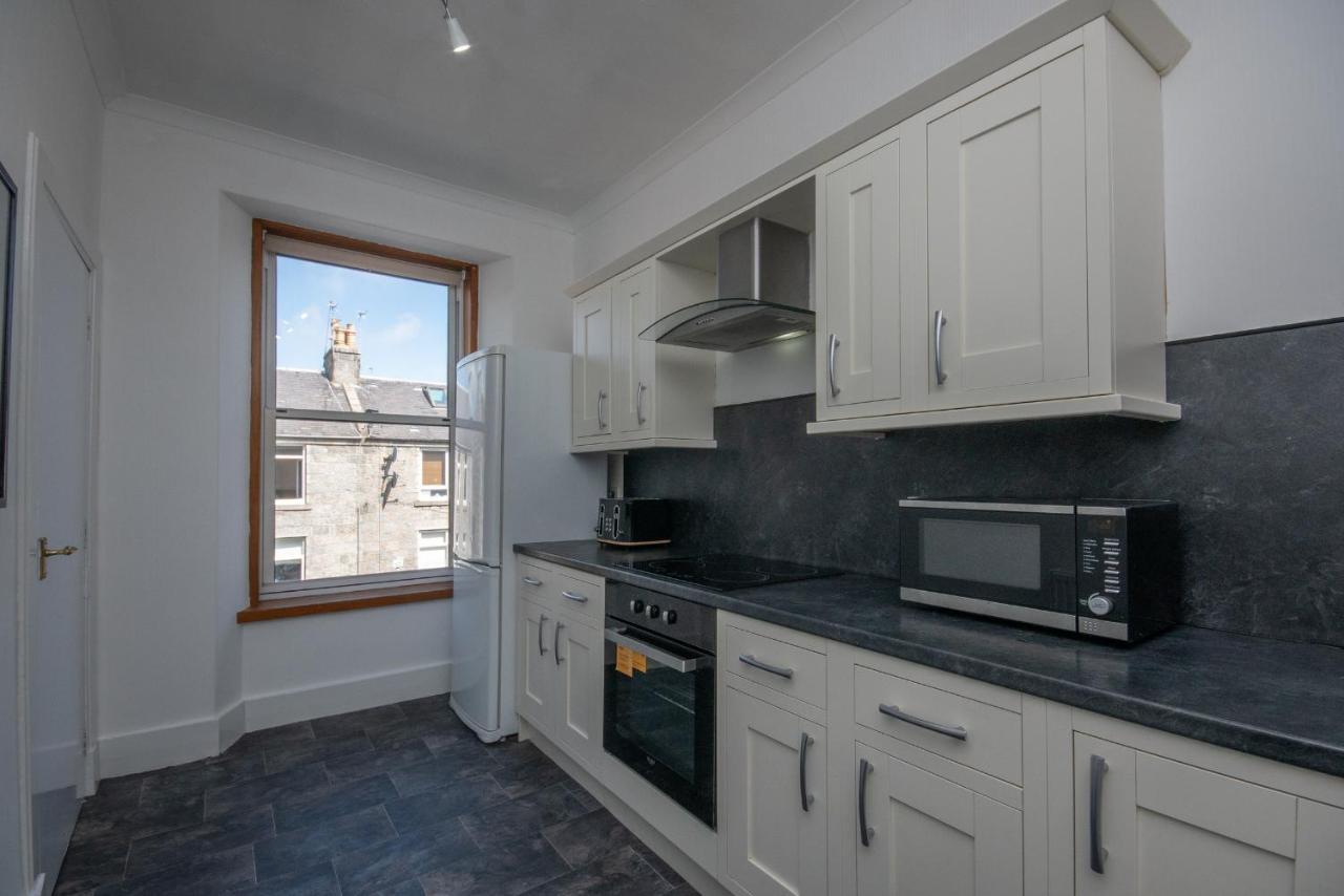 Dwellcome Home Ltd 1 Bed Apt, Half Mile To Union Street Yet Quiet, Free Parking, Fast Wifi, Ideal For Long Term Contractor, Etc Stays, Fully Equipped Kitchen, Regular Housekeeping Option - See Our Site For Assurance أبردين المظهر الخارجي الصورة