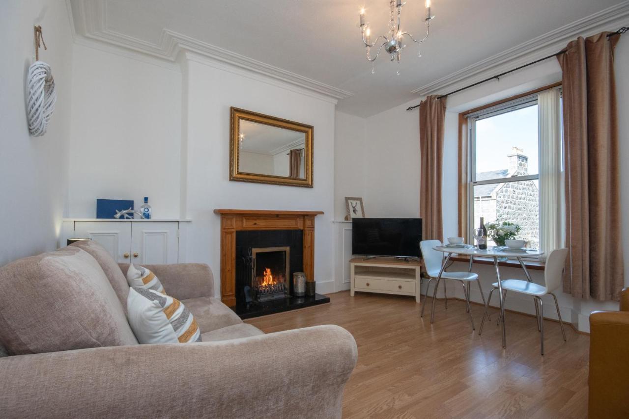 Dwellcome Home Ltd 1 Bed Apt, Half Mile To Union Street Yet Quiet, Free Parking, Fast Wifi, Ideal For Long Term Contractor, Etc Stays, Fully Equipped Kitchen, Regular Housekeeping Option - See Our Site For Assurance أبردين المظهر الخارجي الصورة