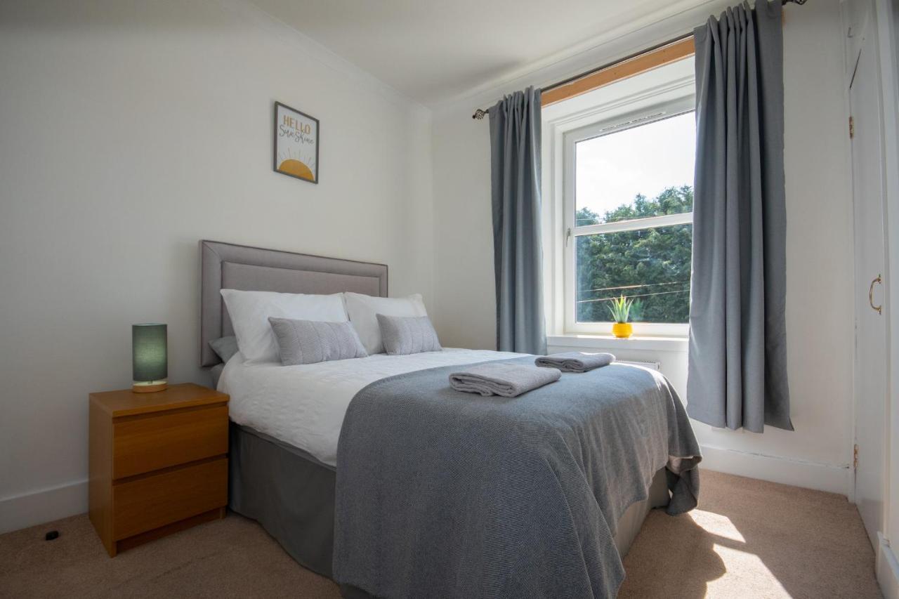 Dwellcome Home Ltd 1 Bed Apt, Half Mile To Union Street Yet Quiet, Free Parking, Fast Wifi, Ideal For Long Term Contractor, Etc Stays, Fully Equipped Kitchen, Regular Housekeeping Option - See Our Site For Assurance أبردين المظهر الخارجي الصورة