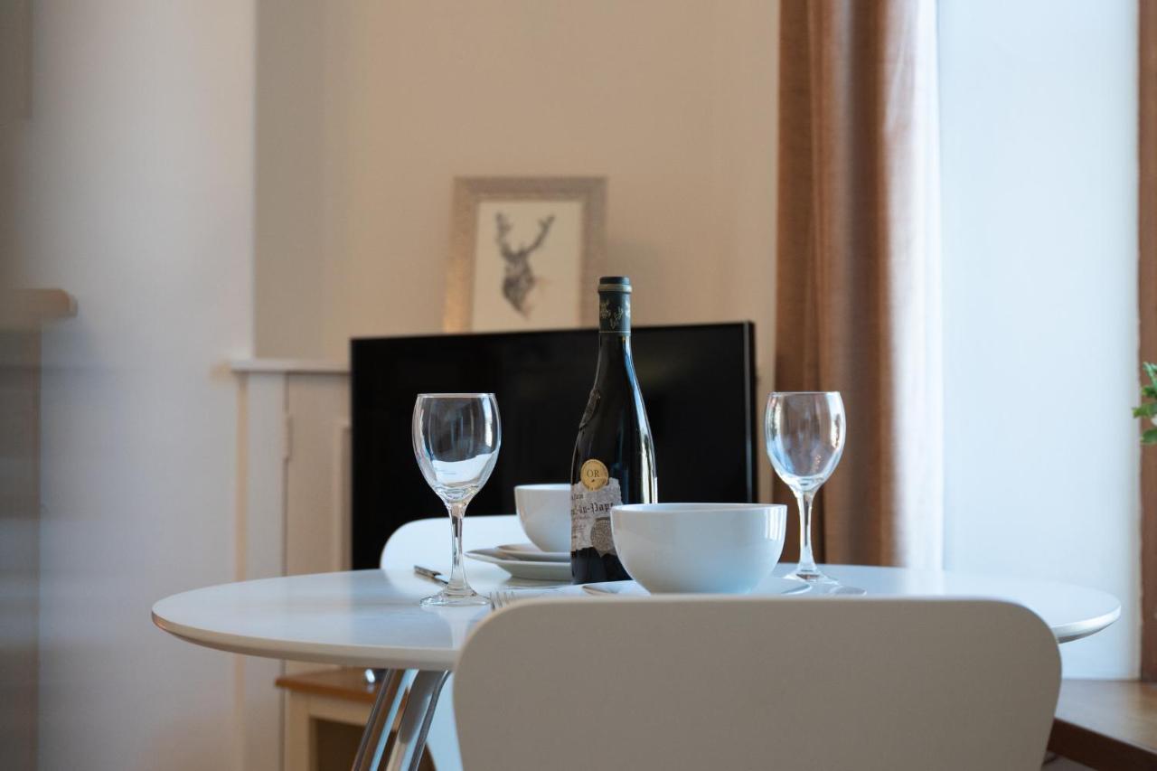 Dwellcome Home Ltd 1 Bed Apt, Half Mile To Union Street Yet Quiet, Free Parking, Fast Wifi, Ideal For Long Term Contractor, Etc Stays, Fully Equipped Kitchen, Regular Housekeeping Option - See Our Site For Assurance أبردين المظهر الخارجي الصورة