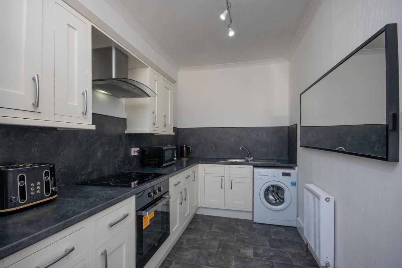 Dwellcome Home Ltd 1 Bed Apt, Half Mile To Union Street Yet Quiet, Free Parking, Fast Wifi, Ideal For Long Term Contractor, Etc Stays, Fully Equipped Kitchen, Regular Housekeeping Option - See Our Site For Assurance أبردين المظهر الخارجي الصورة