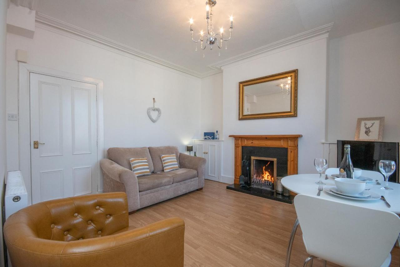 Dwellcome Home Ltd 1 Bed Apt, Half Mile To Union Street Yet Quiet, Free Parking, Fast Wifi, Ideal For Long Term Contractor, Etc Stays, Fully Equipped Kitchen, Regular Housekeeping Option - See Our Site For Assurance أبردين المظهر الخارجي الصورة