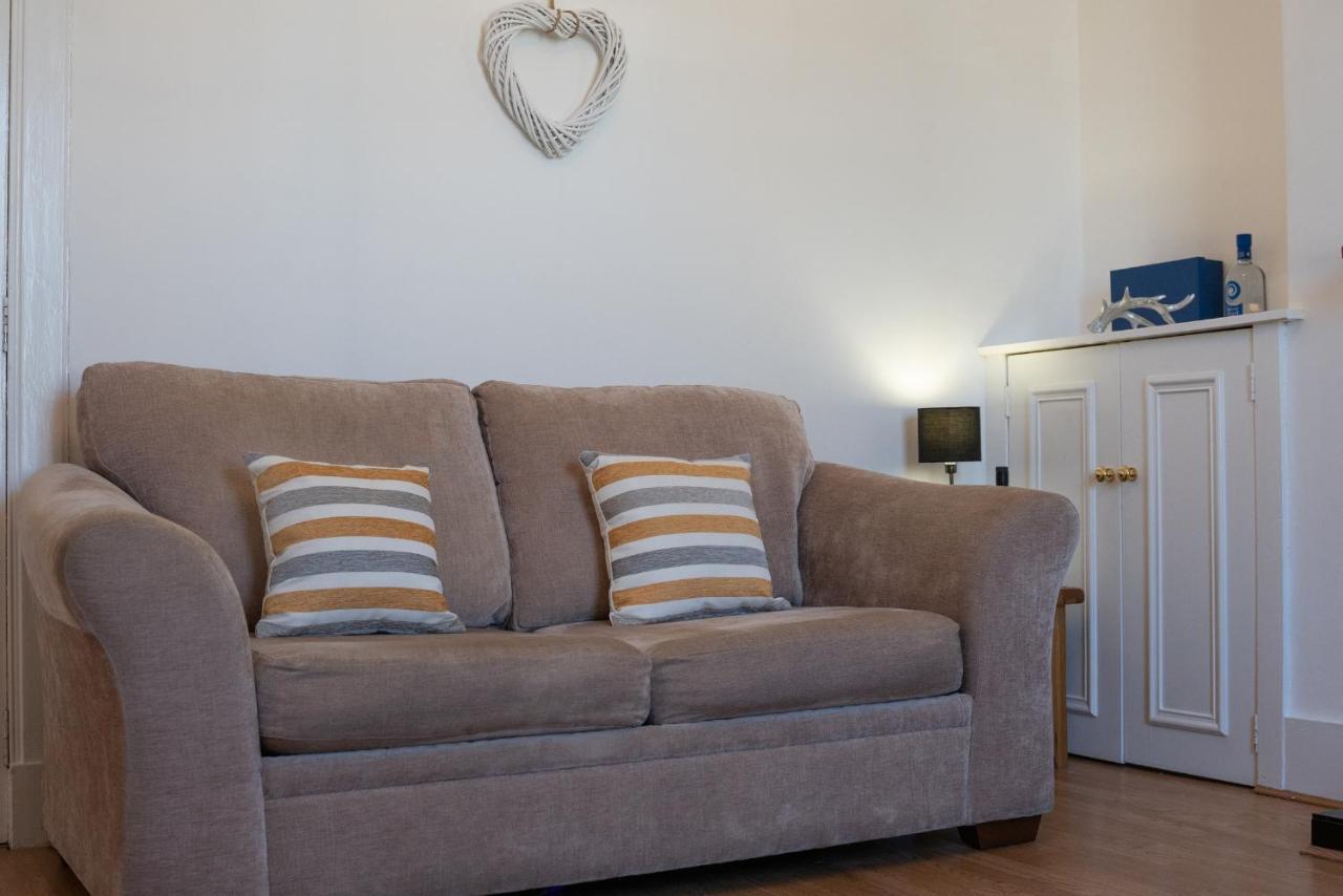 Dwellcome Home Ltd 1 Bed Apt, Half Mile To Union Street Yet Quiet, Free Parking, Fast Wifi, Ideal For Long Term Contractor, Etc Stays, Fully Equipped Kitchen, Regular Housekeeping Option - See Our Site For Assurance أبردين المظهر الخارجي الصورة