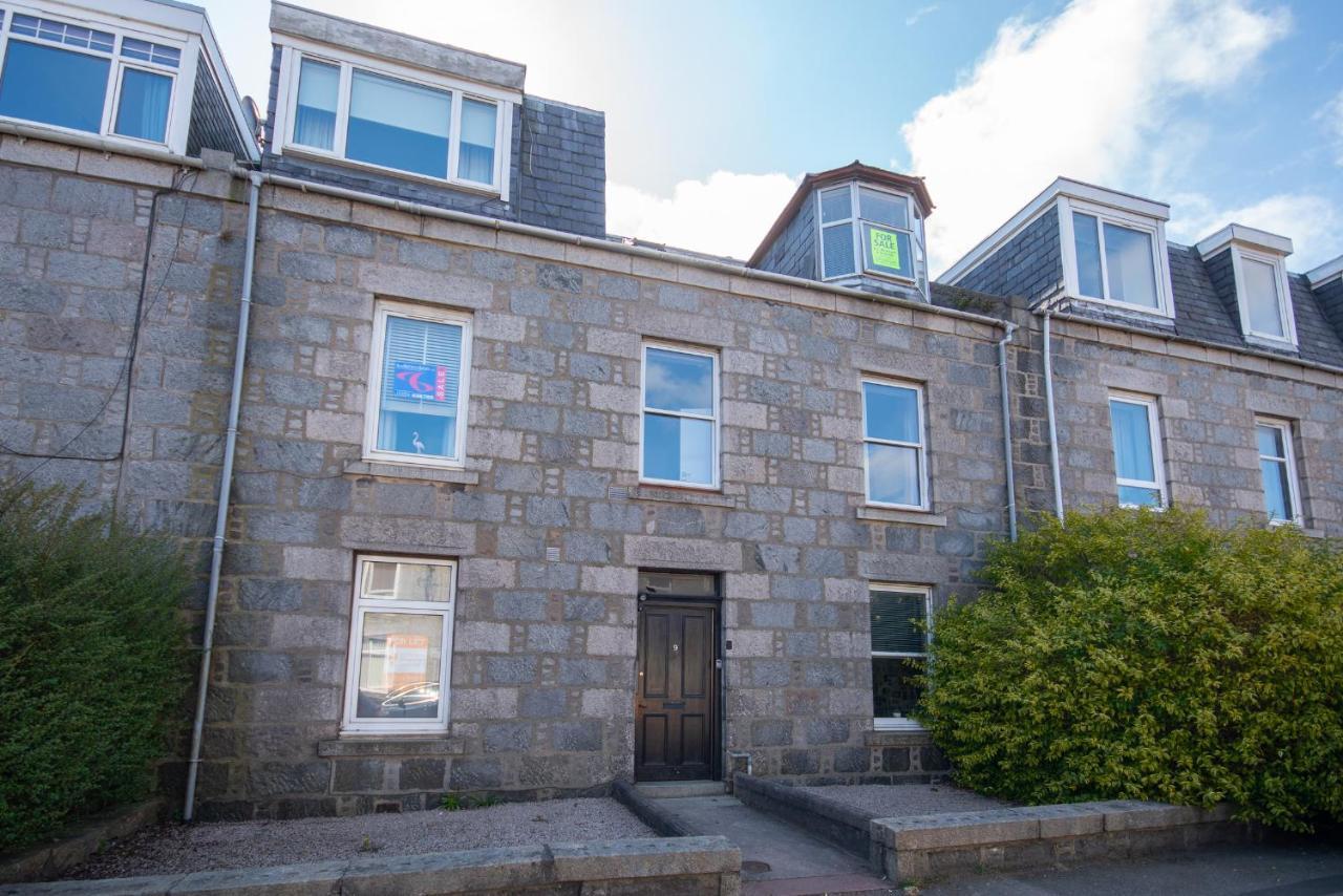 Dwellcome Home Ltd 1 Bed Apt, Half Mile To Union Street Yet Quiet, Free Parking, Fast Wifi, Ideal For Long Term Contractor, Etc Stays, Fully Equipped Kitchen, Regular Housekeeping Option - See Our Site For Assurance أبردين المظهر الخارجي الصورة